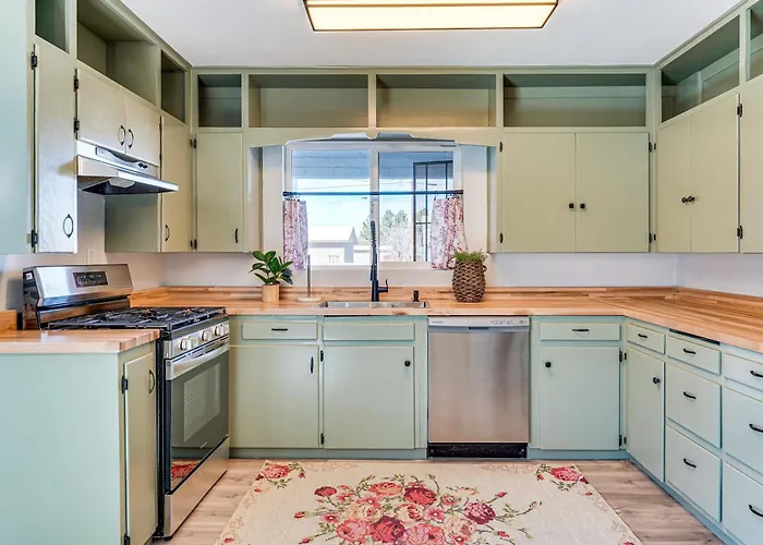 Group-friendly Oasis Near Roper State Park!
