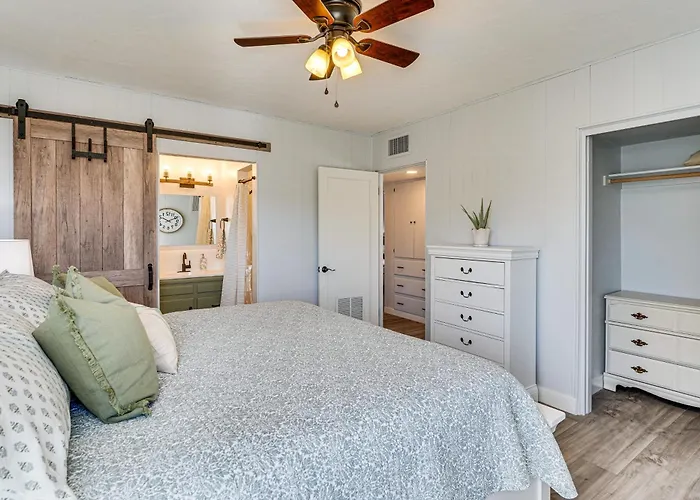 Group-friendly Oasis Near Roper State Park! * Safford