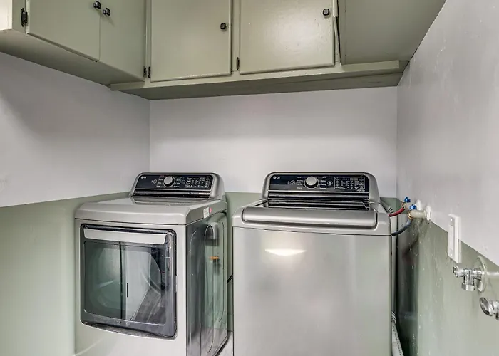 Group-friendly Oasis Near Roper State Park!